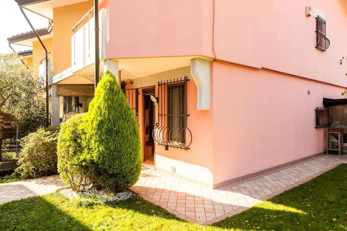Сasa de vacaciones Spacious Villa - Private Garden Near The Sea/Beach Porto Santa Margherita Italia