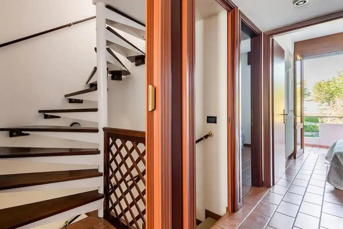 Spacious Villa - Private Garden Near The Sea/Beach Porto Santa Margherita Сasa de vacaciones